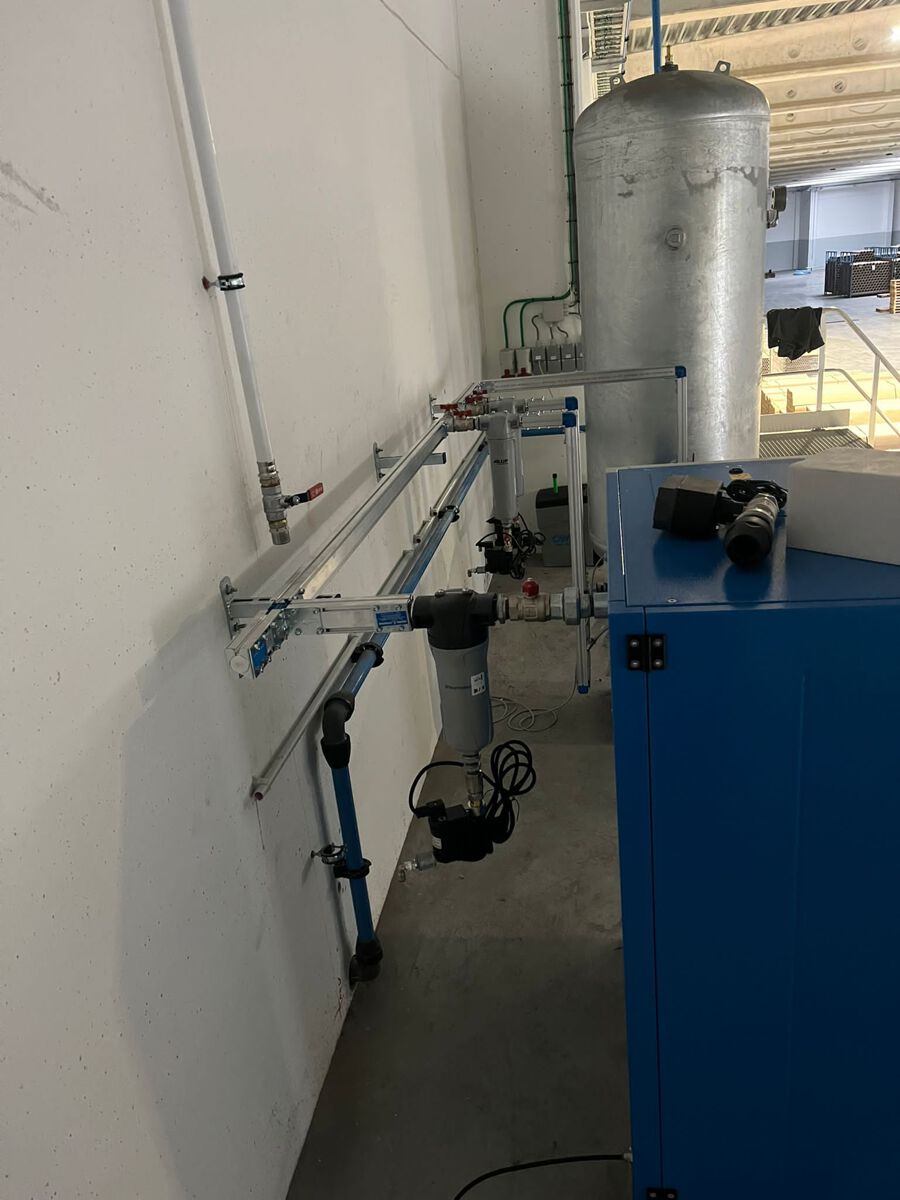 Compressor installatie met bijhorend perslucht netwerk