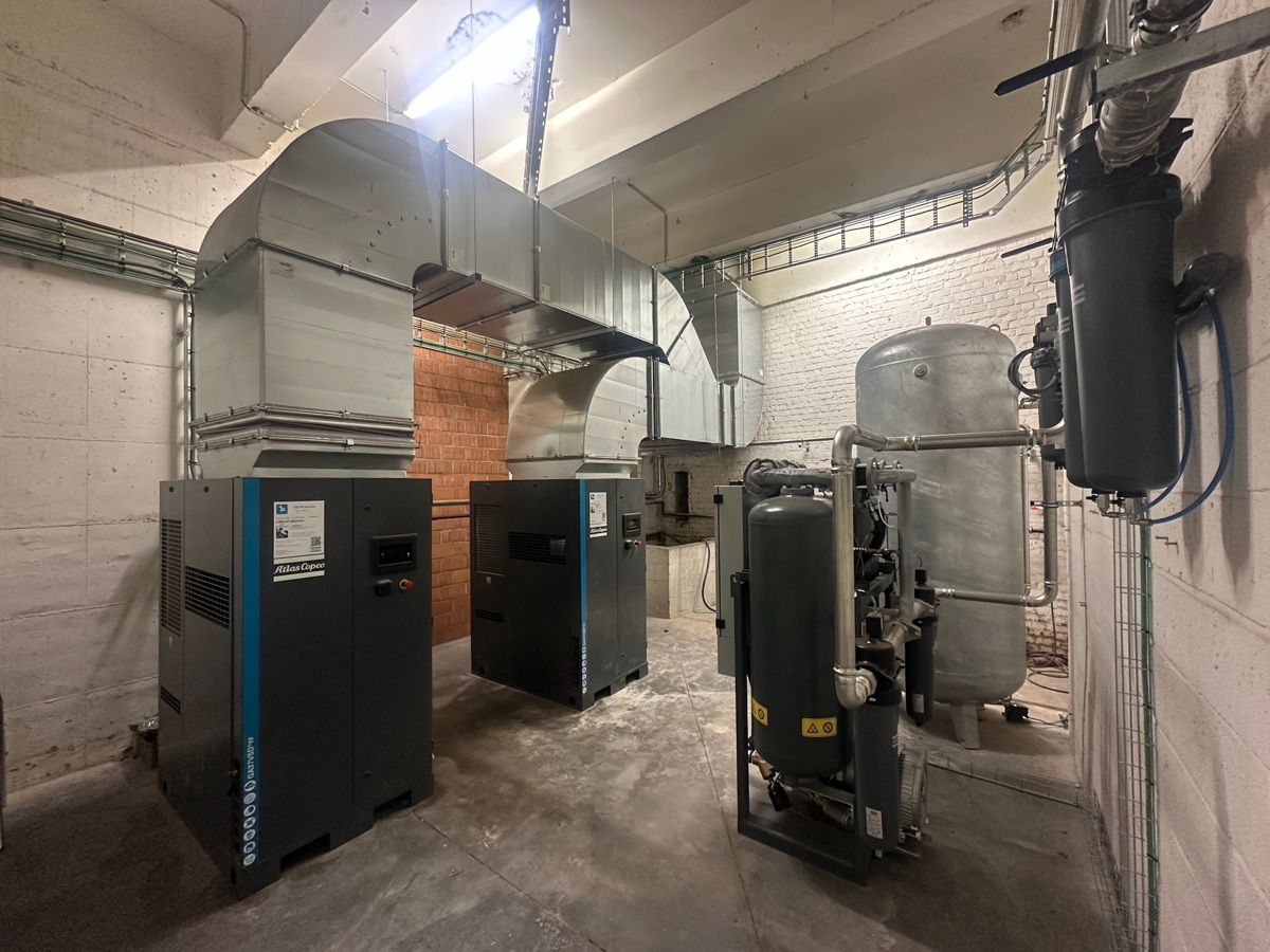 Compressor installatie met kanalisatie 